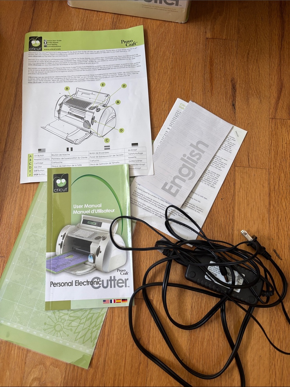 Cricut Personal Electronic Cutter with 5 cartidges. - Picture 7 of 13
